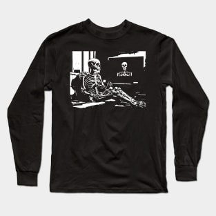 skeleton watching tv Long Sleeve T-Shirt